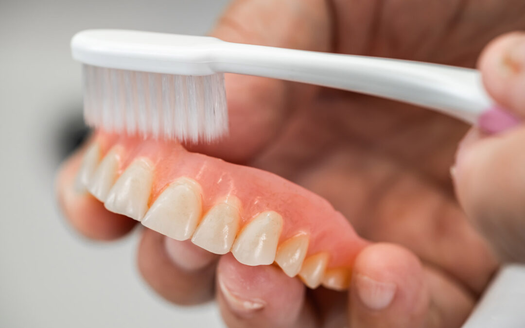 How to Remove Tartar From Dentures Instantly? Expert Guide